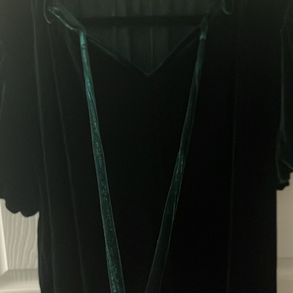 Entro 1X green velvet dressy tunic top. - Picture 3 of 11